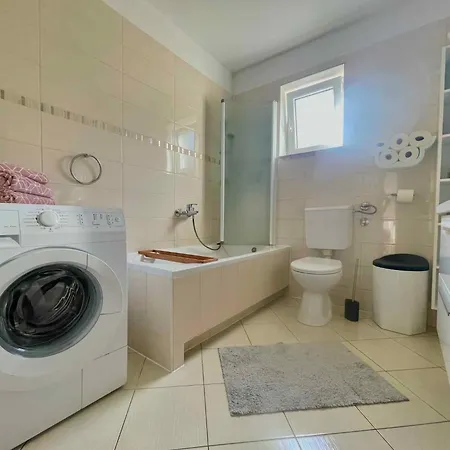 In 43203 Villa *