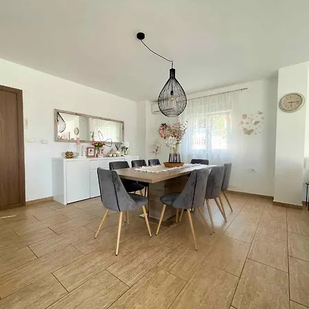In 43203 Villa Grižane