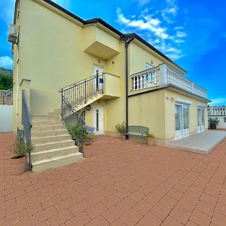 In 43203 Villa Grižane